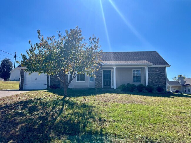 Foto del edificio - Beautifully updated 3 BR 2 Bath Home in Lavergne - Mowing included!