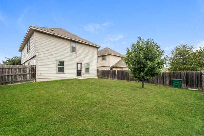 Building Photo - Hunters Pond - 2042 Catfish Pond, San Anto...