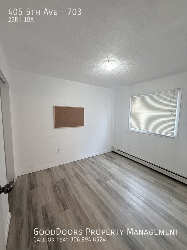 Building Photo - 405 5th Ave N