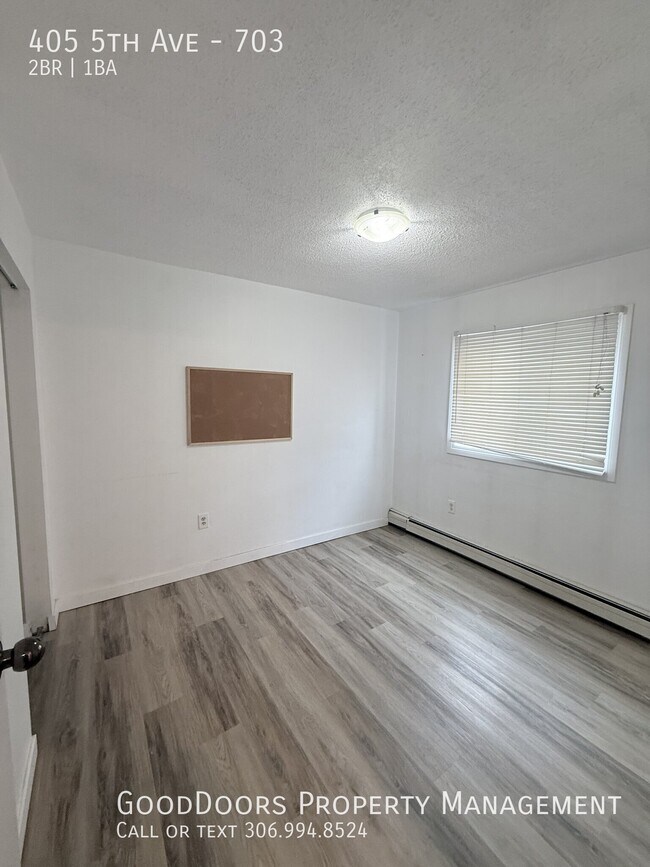 Photo du bâtiment - 405 5th Ave N