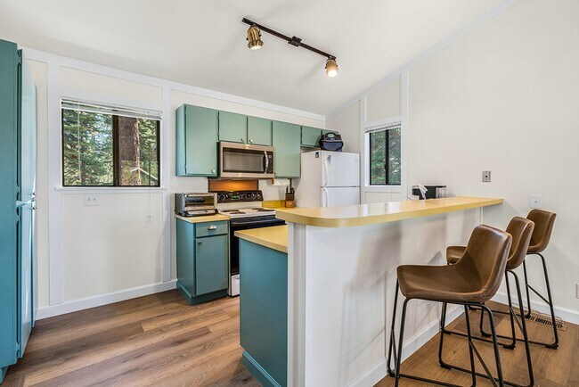 Building Photo - Bright 2 bedroom in Incline Village!