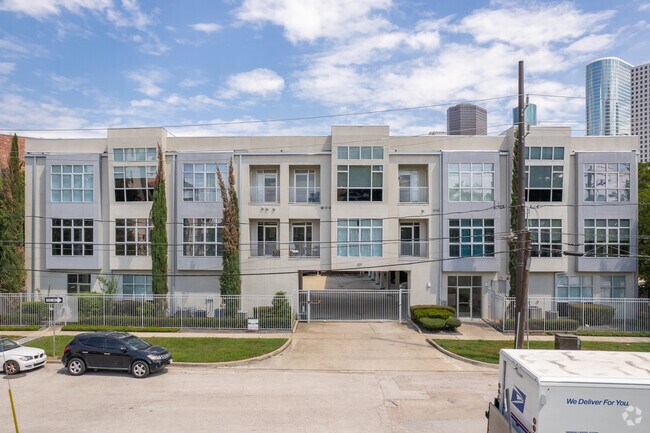 Building Photo - Pierce Street Midtown Flats