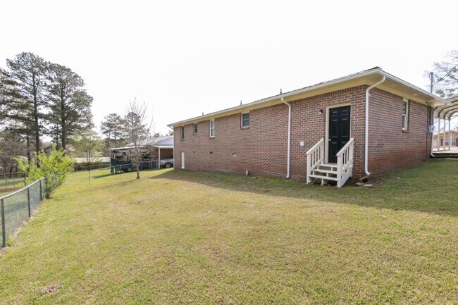 Foto del edificio - Move-In Ready 4-Bedroom Gem – Comfort & Convenience Combined