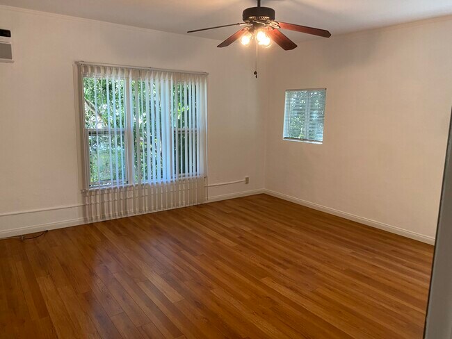 Building Photo - 128 Carr Dr