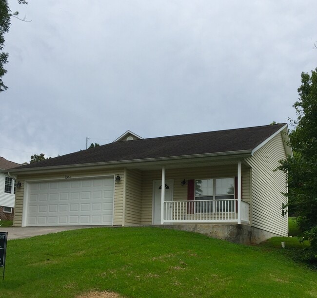 Photo - 1304 Goldleaf St House