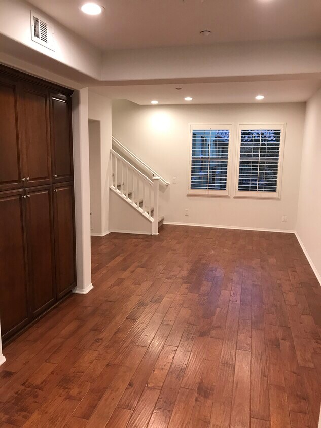 View from kitchen into living area (2nd floor) - 142 Pantheon