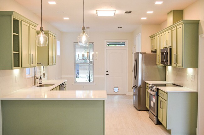 Foto del edificio - Gorgeous remodeled 3-bedroom, 2.5 bath hom...