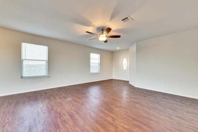 Foto del edificio - 570 Sheep Trail Dr