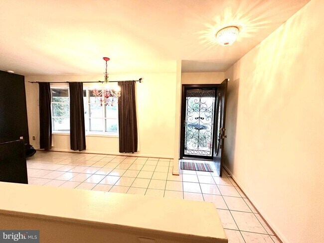 Foto del edificio - 5 Charen Ct