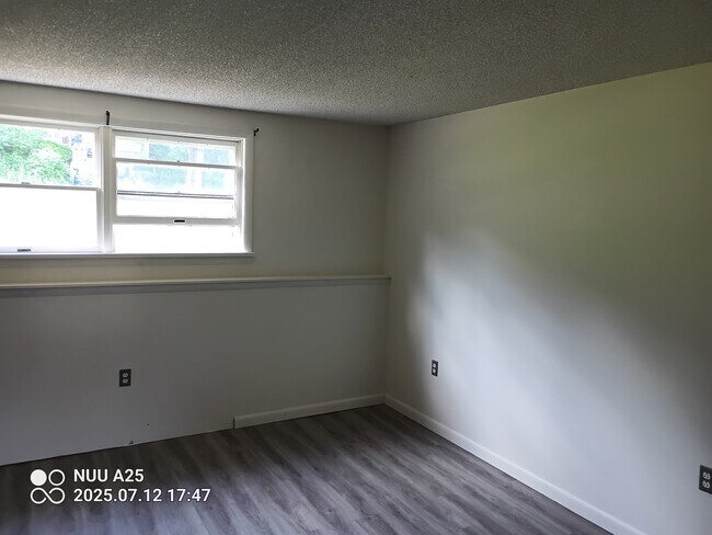 Foto del edificio - 1580 Four Mile Dr