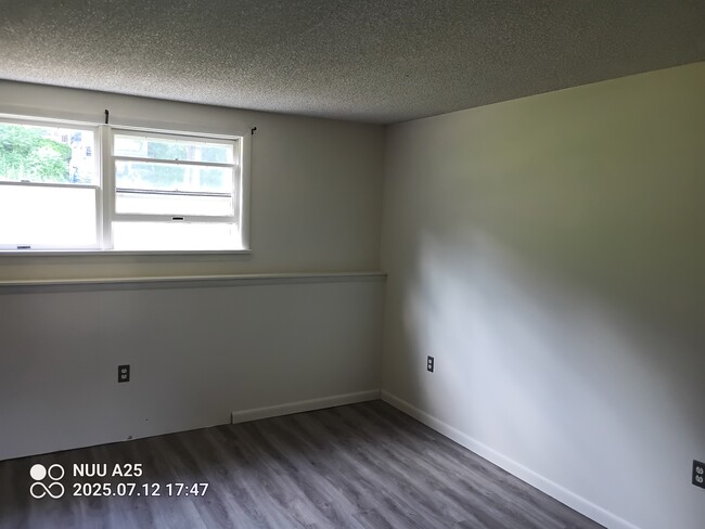 Building Photo - 1580 Four Mile Dr