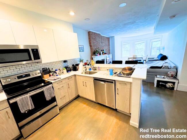 Building Photo - 1407 Beacon St