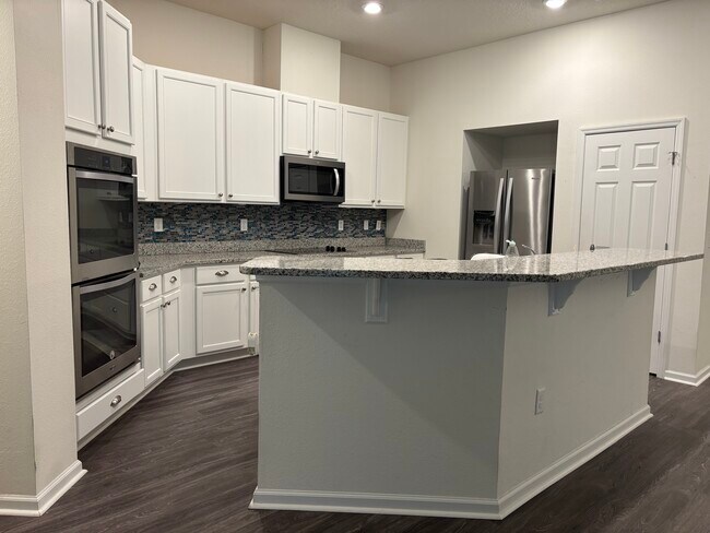 Foto del edificio - 13304 Avery Park Ln