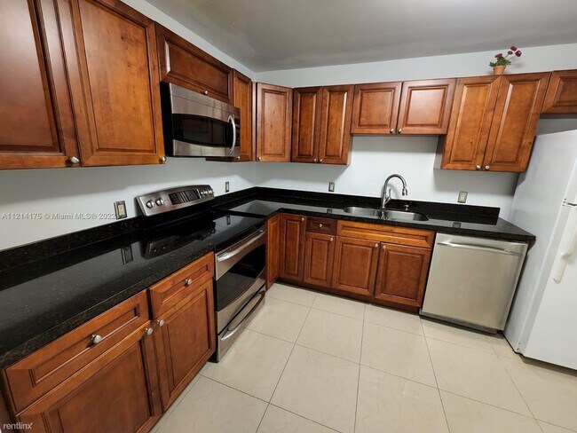 Foto del edificio - 2 br, 2 bath Condo - 16481 Blatt Blvd