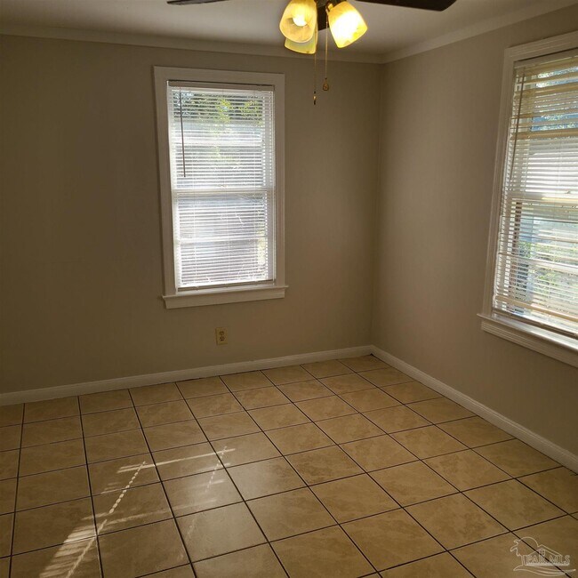 Foto del edificio - 3206 W Gadsden St