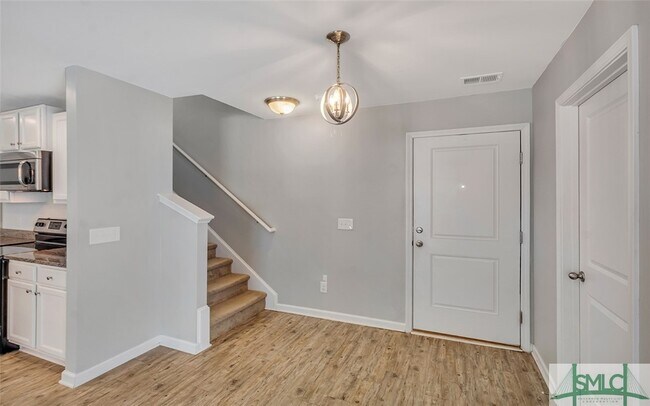 Building Photo - 10 Gardenia Dr