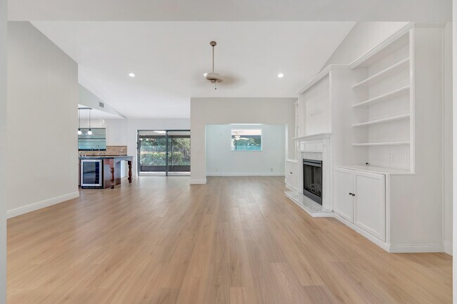 Building Photo - 13692 Cross Pointe Dr