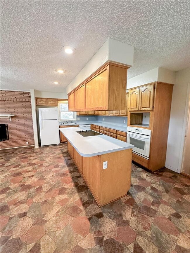 Building Photo - 924 NW Runyon Rd