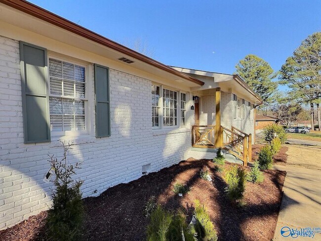 Foto del edificio - 3406 Oakmont Ave NW