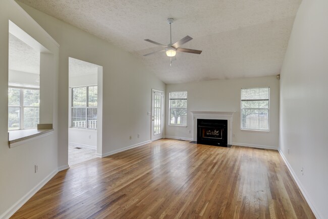 Building Photo - 1101 Pebble Creek Ct E