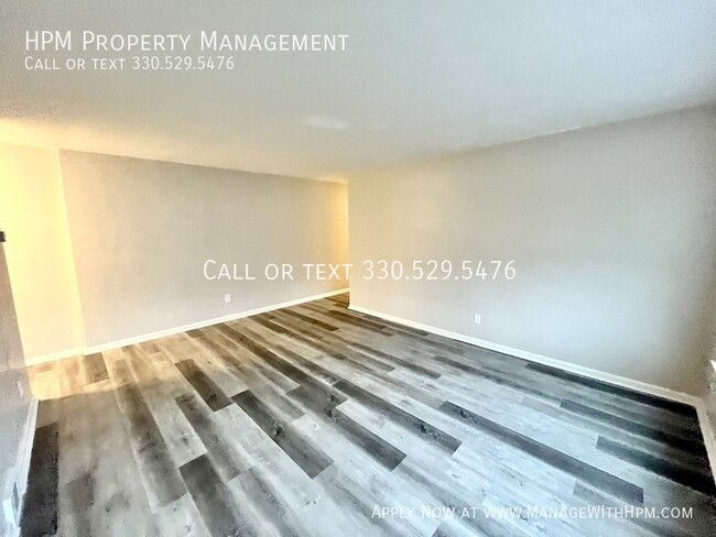 Foto del edificio - Remodeled two-bedroom apartment. First mon...