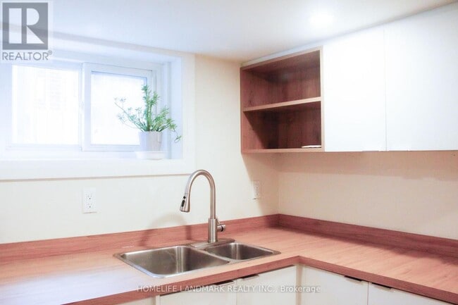 Photo du bâtiment - 65 Glenwood Crescent