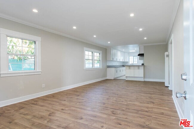 Living and Dining - 408 W Garfield Ave