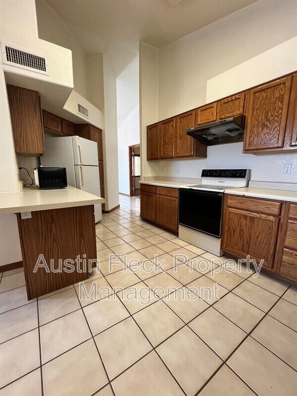 Building Photo - 260 W Verano Pl