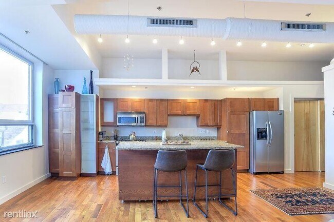 Building Photo - 12 S Lexington Ave Unit 202