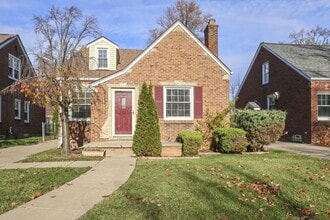 Building Photo - 1792 Roslyn Rd