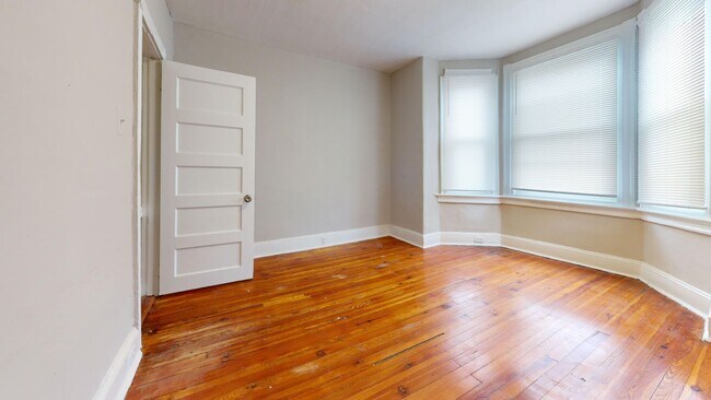 Foto del edificio - 108 N Robinson St