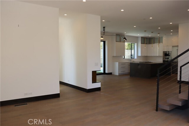 Foto del edificio - 1319 Sunset Plaza Dr
