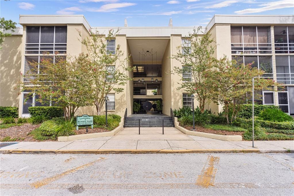 Primary Photo - 2302 S Manhattan Ave