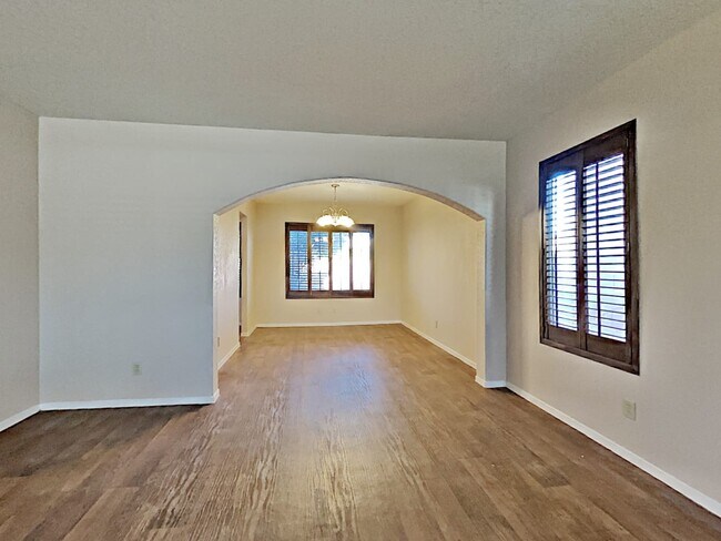 Building Photo - 717 Rising Star Dr