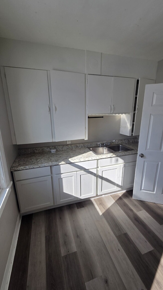 Foto del edificio - 3-Bedroom Duplex in Cleveland's Vibrant Neighborhood!