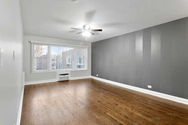 Foto del edificio - 7634 N Eastlake Terrace