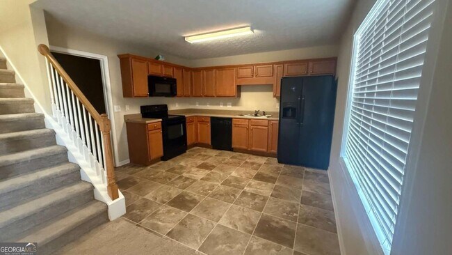 Building Photo - 5025 Village Run Dr