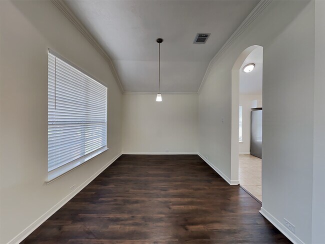 Building Photo - 30022 Saw Oaks Dr
