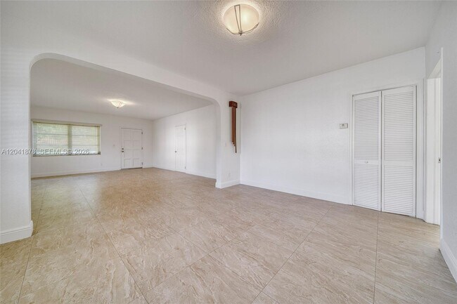 Foto del edificio - 4136 SW 14th St