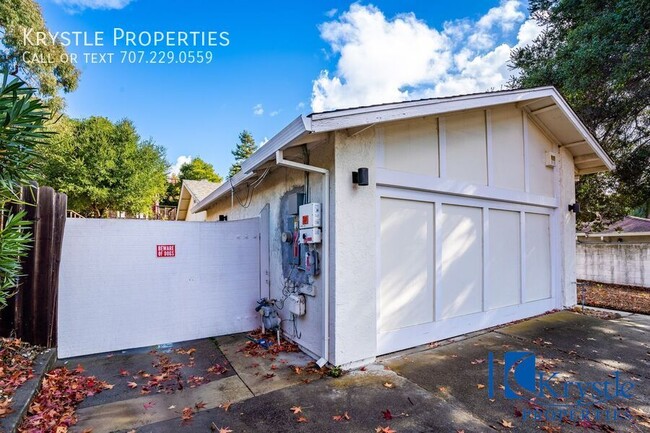 Building Photo - Delightful Vallejo home with solar.