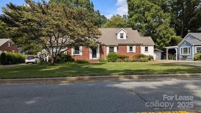 Building Photo - 1507 Woodland Dr