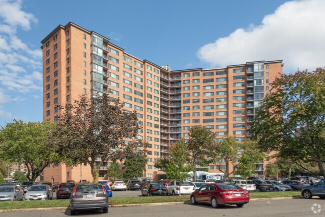Building Photo - The Graham at Southern Towers