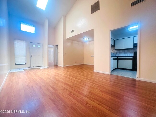 Foto del edificio - 4835 Kingsmeadow Ln