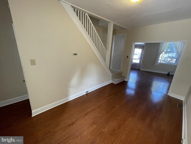 Building Photo - 3583 Calumet St
