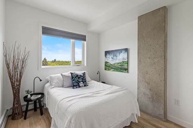 Building Photo - 639 Main