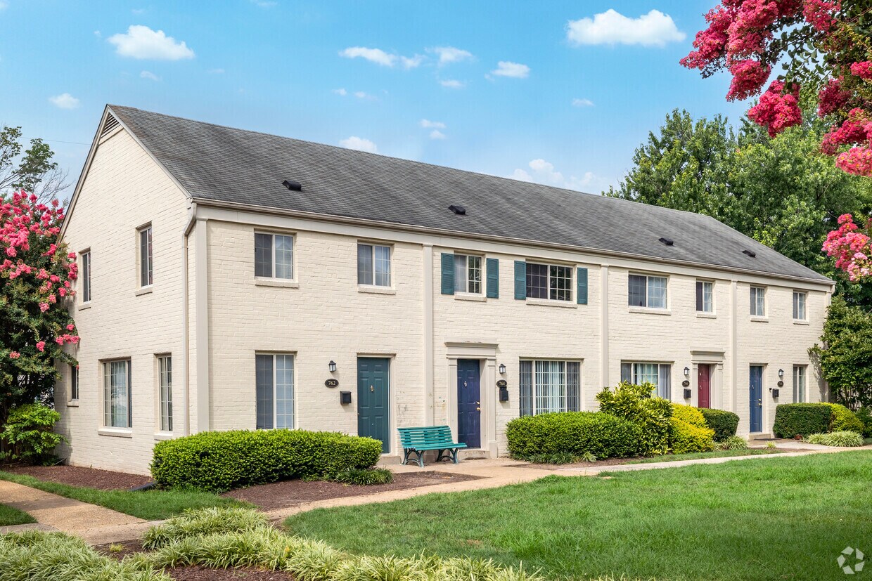 Foto principal - Brookville Townhomes