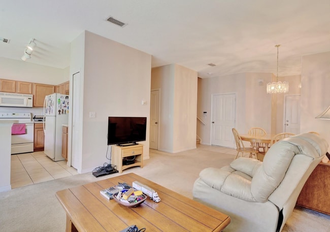 Building Photo - 4233 Hartridge Ln