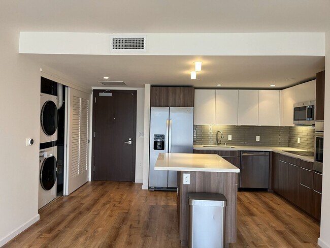 Foto del edificio - Symphony - 2 bedroom, 2 baths Condo, with 2 parking stalls - Avail now!