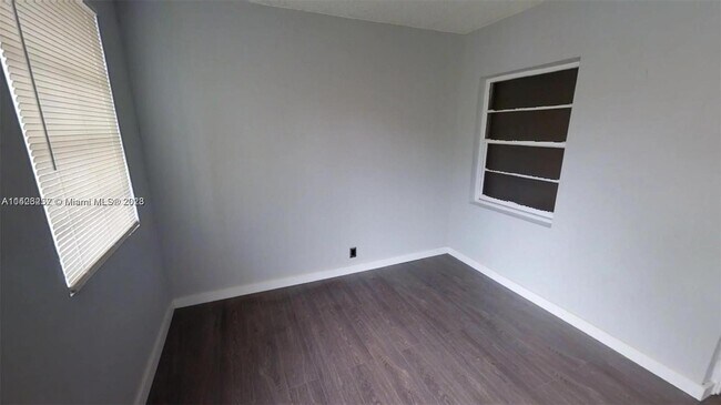 Foto del edificio - 15645 NW 158th St