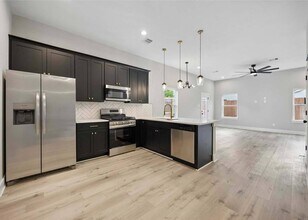 Building Photo - 217 Pheasant St